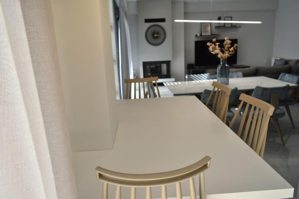 Modern Luxury Suite Кардиця Екстер'єр фото