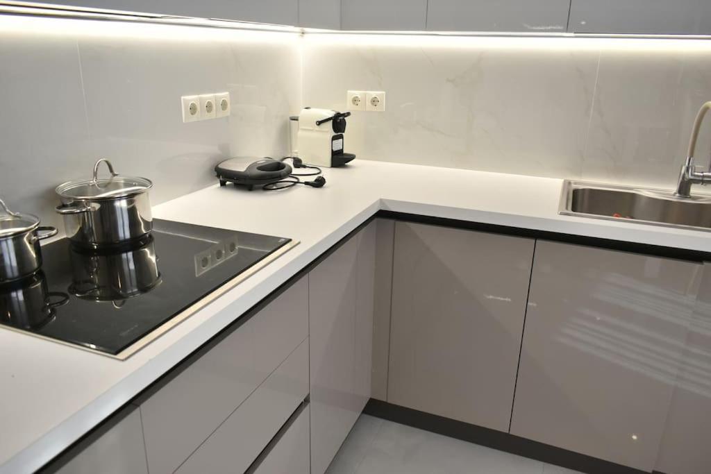 Modern Luxury Suite Кардиця Екстер'єр фото